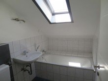 IMG_9028[1] *** 2-Zimmer-Dachwohnung mit EBK - gegen�ber Helios Klinikum ***