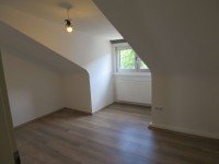 Bild (7521e65ab6921b815ca4a31c7132b1e2): *** 2-Zimmer-Dachwohnung mit EBK - gegen�ber Helios Klinikum ***