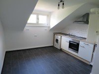 Bild (fed3d484a8ae4436e897dc976adb9f49): *** 2-Zimmer-Dachwohnung mit EBK - gegen�ber Helios Klinikum ***
